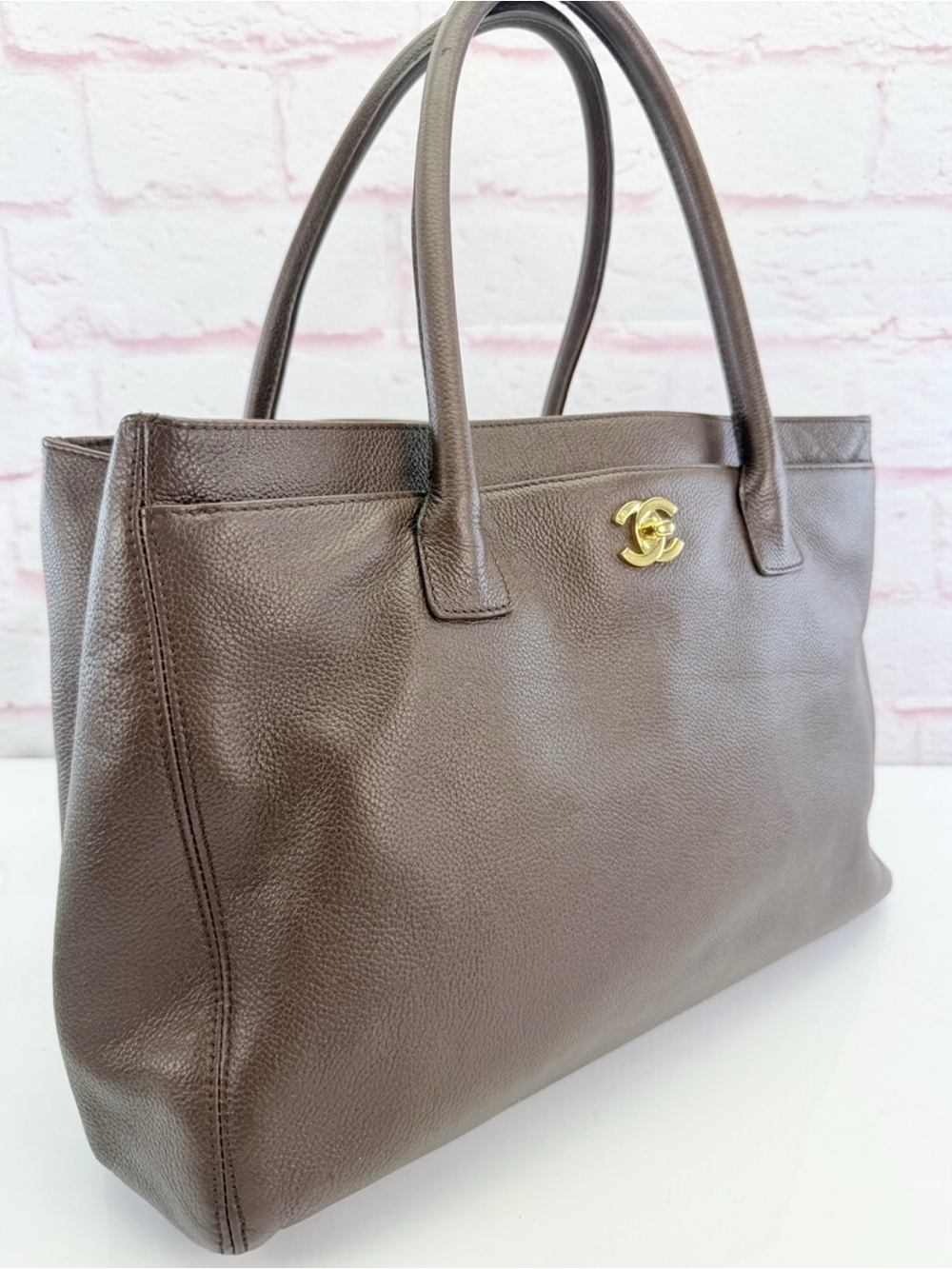 Authentic CHANEL Brown Leather Medium Cerf Tote with Gold CC Logo - Picture 2 of 16
